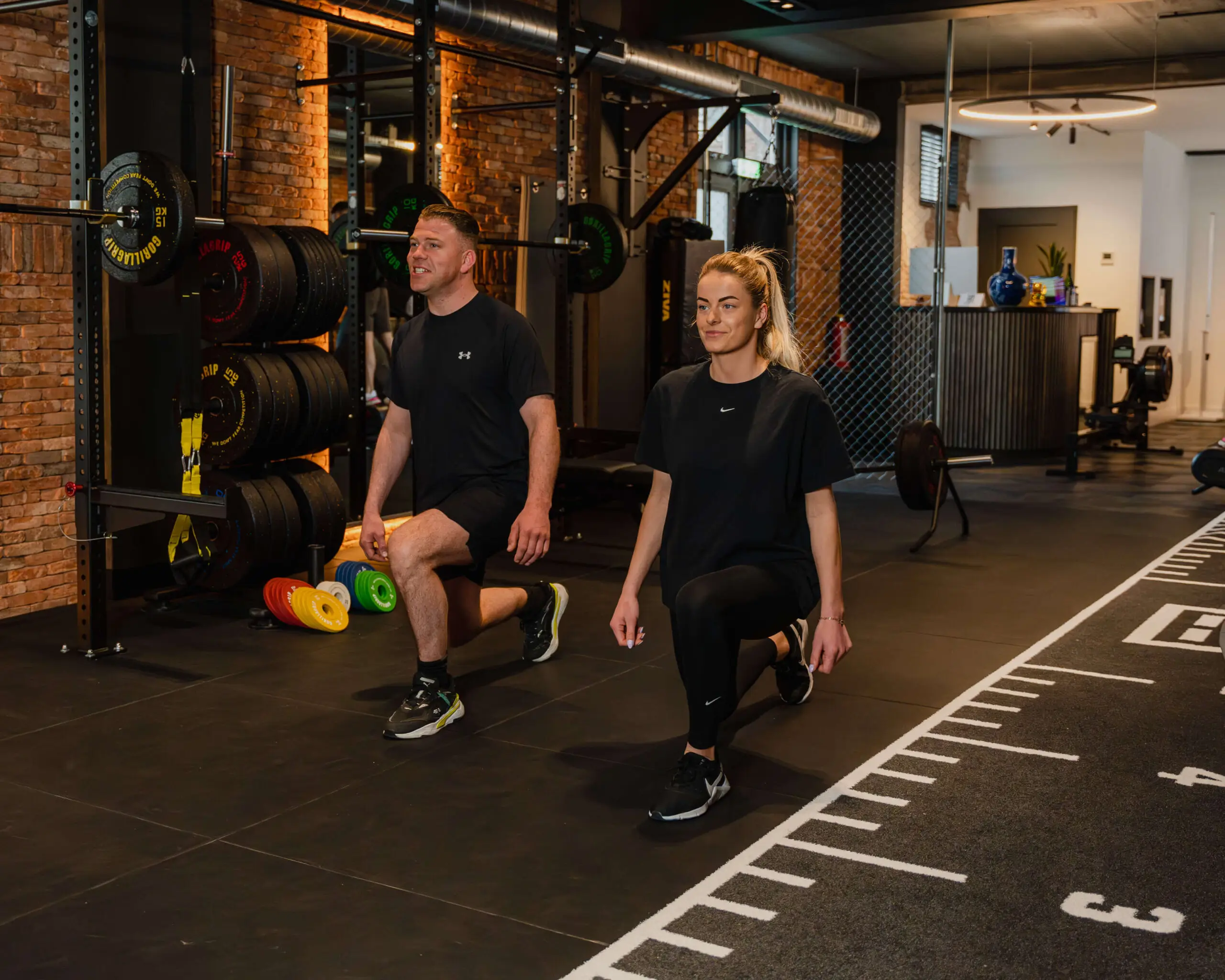Stel traint samen. Maakt gebruik van 1-op-2 personal training traject.